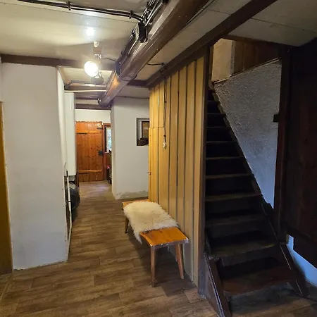 Roubenka Na Sjezdovce *